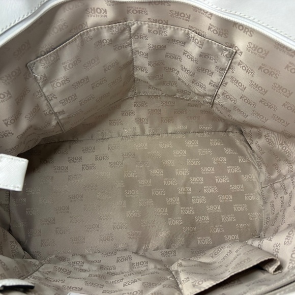 Michael Kors Violet Leather Large Carryall Tote Bag Purse Optic White - Picture 7 of 8